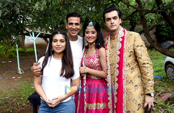 Akshay Kumar and Bhumi Pednekar with TV actors Shivangi Joshi and Mohsin Khan at a film promotion