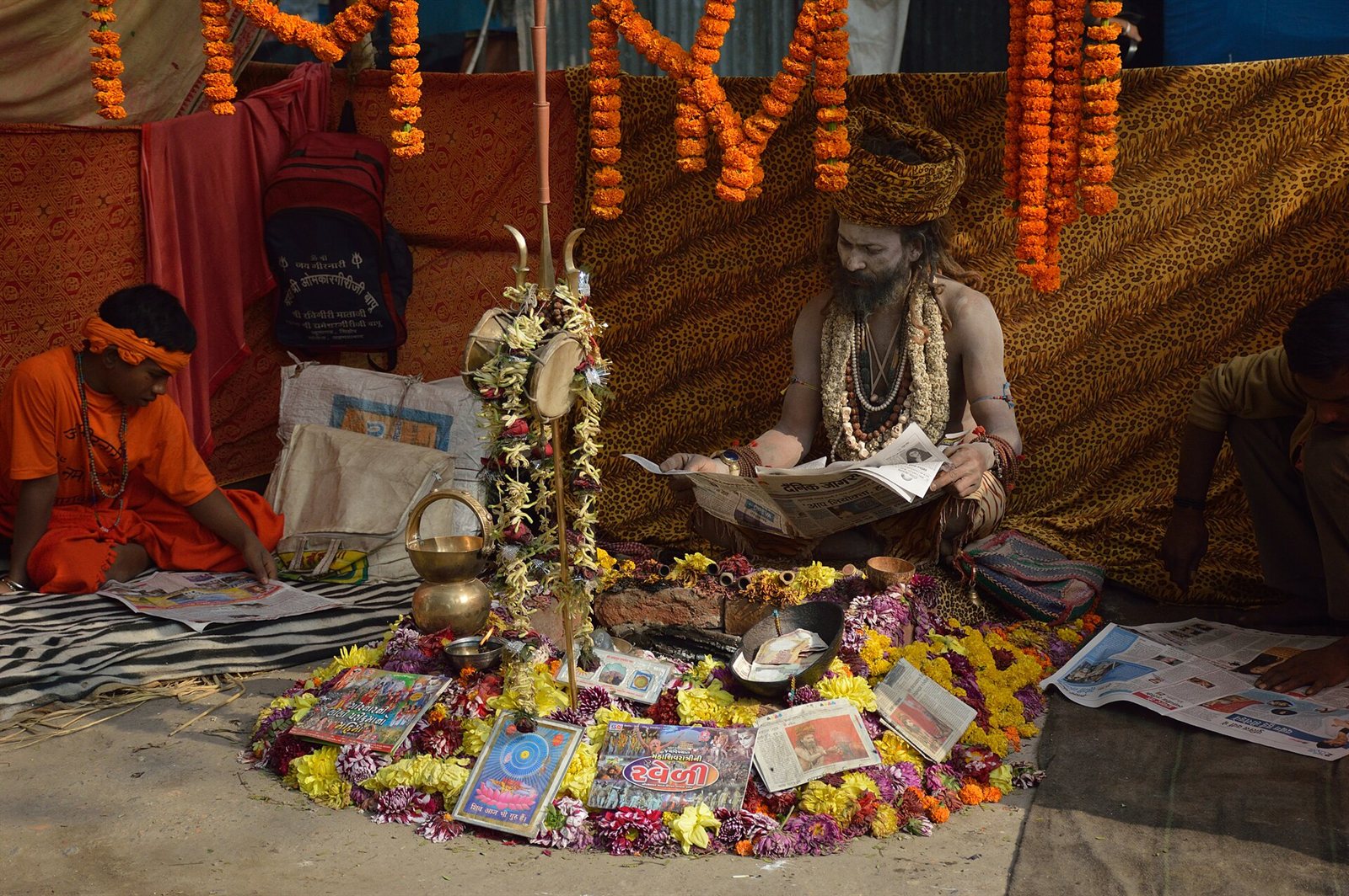 A man reading a Hindi newspaper in Kolkata