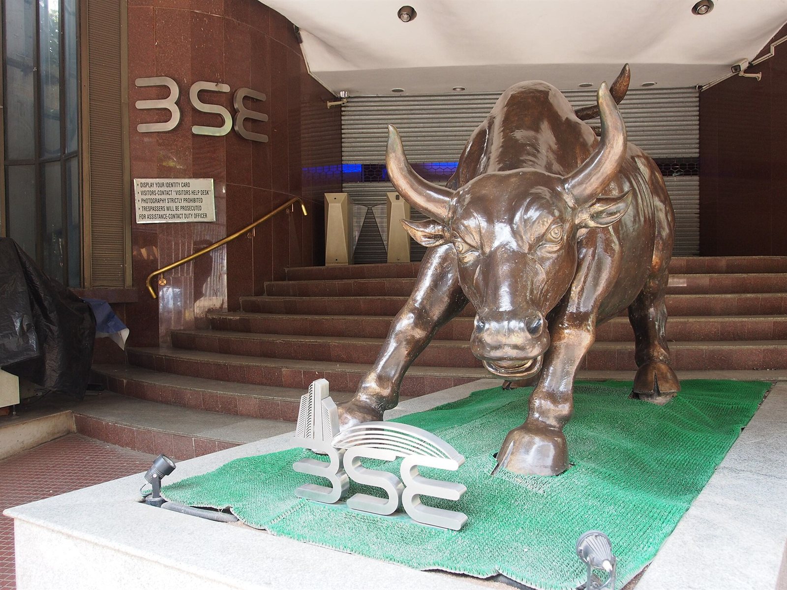 The bull statue outside the Bombay Stock Exchange in Mumbai